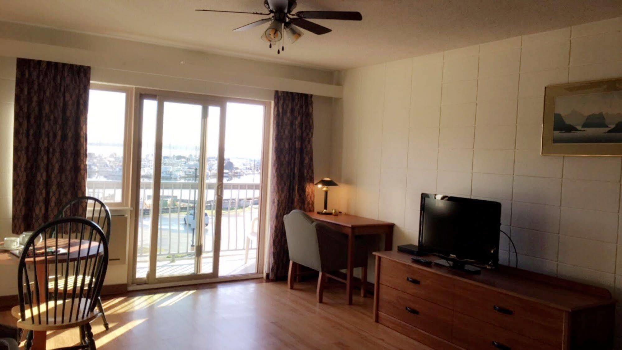The Waterfront Suites And Marina Nanaïmo Extérieur photo